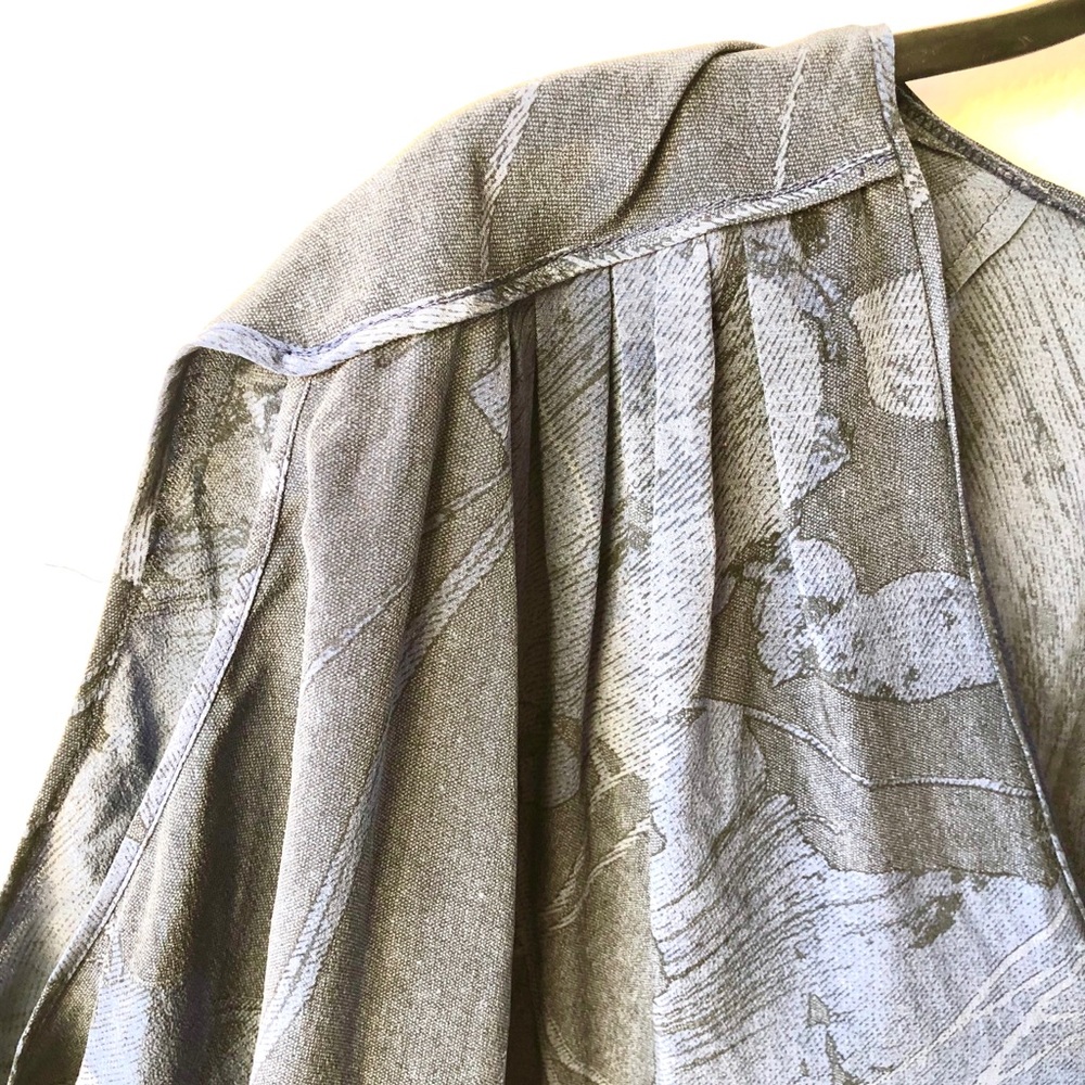 Halston Heritage 100% Silk floral print top - Picture 5 of 9